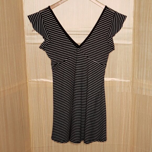 Wild Fable Womens Black White Stripe V Neck Knit Short Dress Medium - Picture 2 of 4